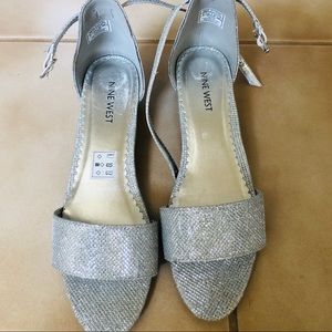 Open-toe ankle strap sandal (silver metallic)